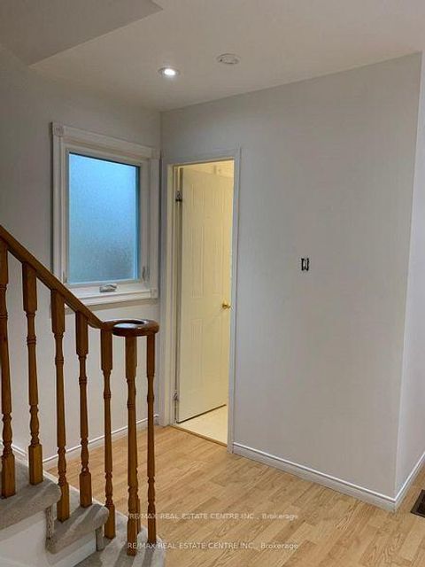 Photo 6 at 14 Lindsay Court, 400 North, Barrie