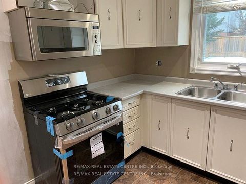 Photo 11 at 14 Lindsay Court, 400 North, Barrie