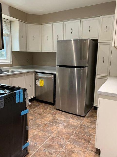 Photo 12 at 14 Lindsay Court, 400 North, Barrie