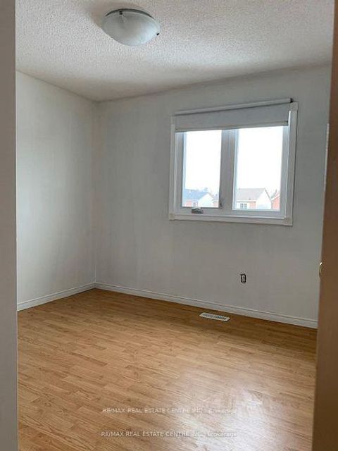 Photo 15 at 14 Lindsay Court, 400 North, Barrie