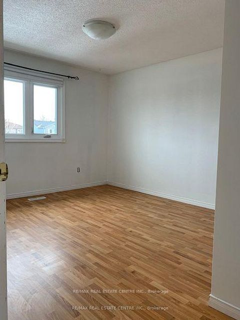 Photo 16 at 14 Lindsay Court, 400 North, Barrie