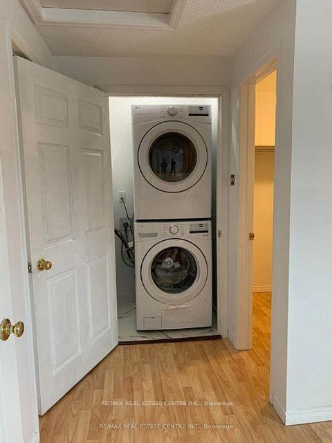 Photo 20 at 14 Lindsay Court, 400 North, Barrie