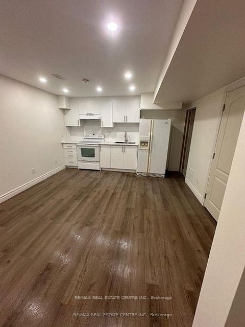 Photo 24 at 14 Lindsay Court, 400 North, Barrie