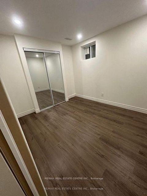 Photo 25 at 14 Lindsay Court, 400 North, Barrie