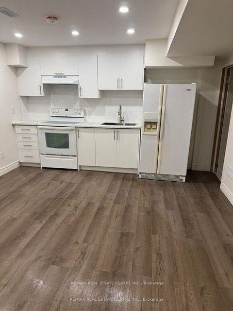 Photo 27 at 14 Lindsay Court, 400 North, Barrie