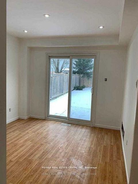 Photo 29 at 14 Lindsay Court, 400 North, Barrie