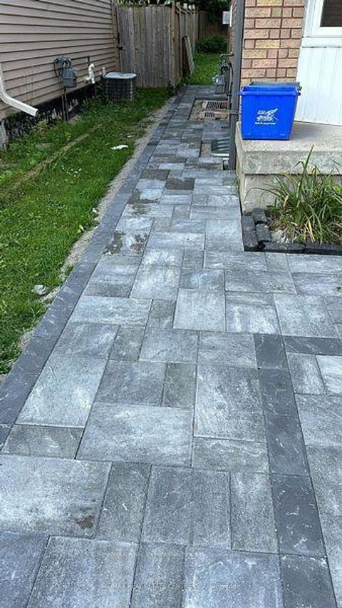 Photo 30 at 14 Lindsay Court, 400 North, Barrie