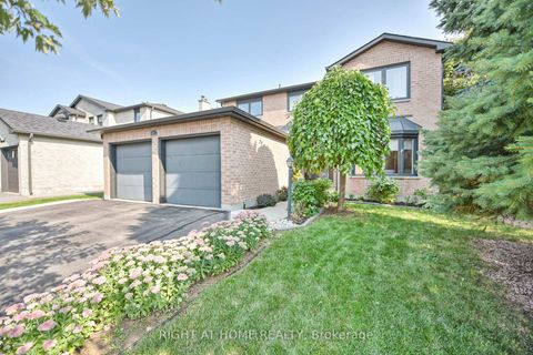 Photo 1 at 1517 Queensbury Crescent, CP College Park, Oakville