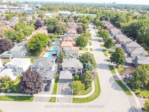 Photo 2 at 1517 Queensbury Crescent, CP College Park, Oakville