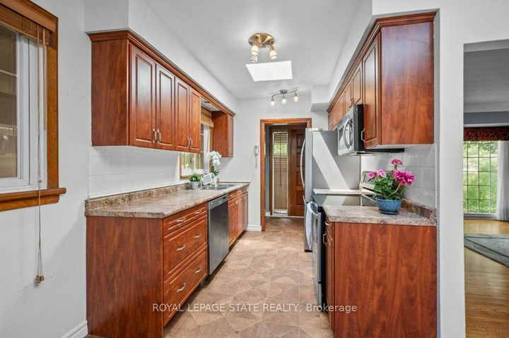 Photo 11 at 109 West 31st Street, Westcliffe, Hamilton