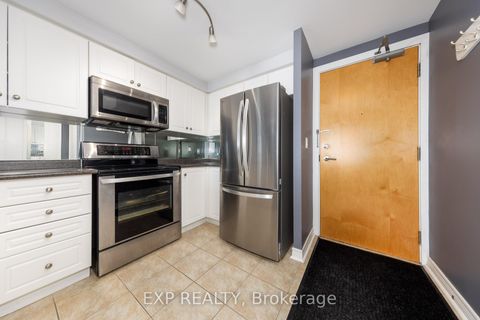 Photo 3 at 1510 - 212 Eglinton Avenue E, Mount Pleasant West, Toronto
