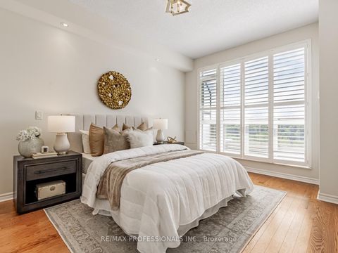 Photo 21 at 802 - 2662 Bloor Street W, Kingsway South, Toronto