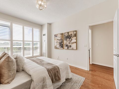 Photo 23 at 802 - 2662 Bloor Street W, Kingsway South, Toronto