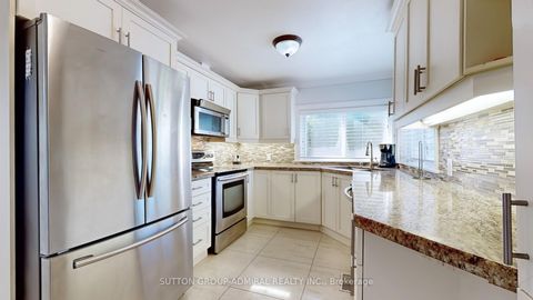 Photo 7 at 2 Newman Avenue, Oak Ridges Lake Wilcox, Richmond Hill