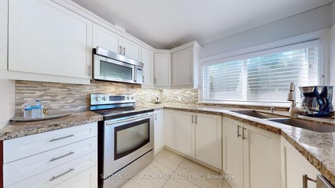 Photo 9 at 2 Newman Avenue, Oak Ridges Lake Wilcox, Richmond Hill