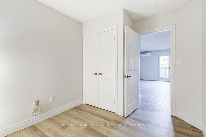 Photo 4 at 107 - 2020 Cleaver Avenue, Headon, Burlington