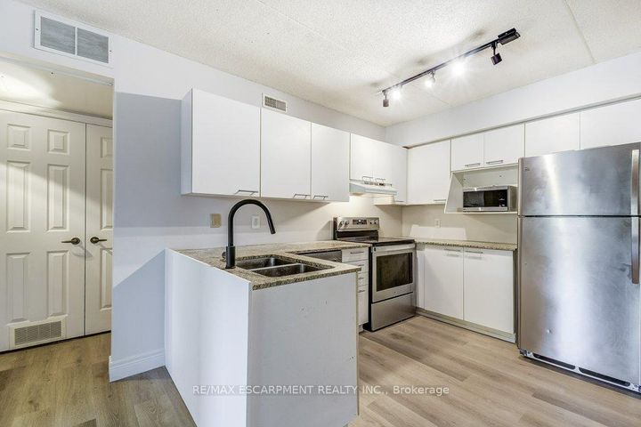 Photo 6 at 107 - 2020 Cleaver Avenue, Headon, Burlington