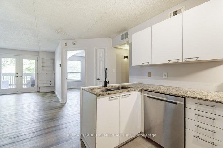 Photo 7 at 107 - 2020 Cleaver Avenue, Headon, Burlington