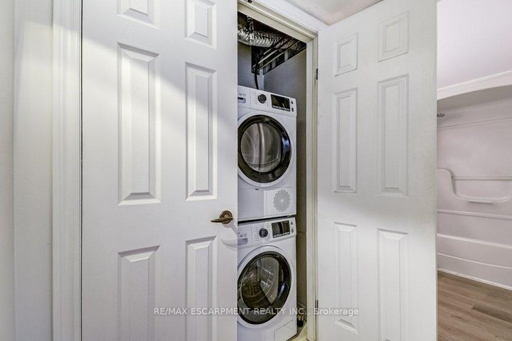 Photo 10 at 107 - 2020 Cleaver Avenue, Headon, Burlington