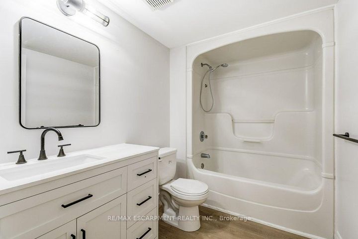 Photo 11 at 107 - 2020 Cleaver Avenue, Headon, Burlington