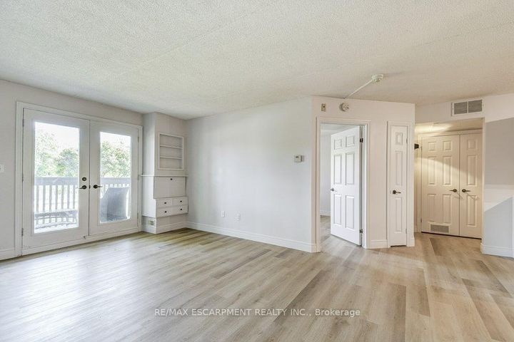 Photo 13 at 107 - 2020 Cleaver Avenue, Headon, Burlington