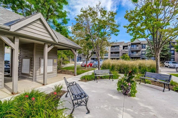 Photo 18 at 107 - 2020 Cleaver Avenue, Headon, Burlington