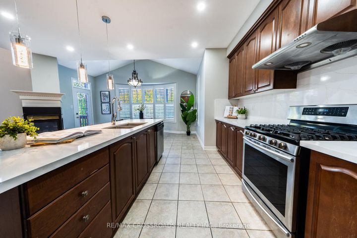 Photo 6 at 213 Riverwalk Drive, Box Grove, Markham