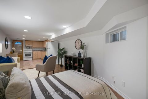 Photo 31 at 13 Auburn Avenue, Davenport, Toronto