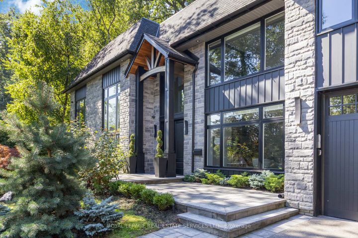 Photo 3 at 1489 Rogerswood Court, Lorne Park, Mississauga