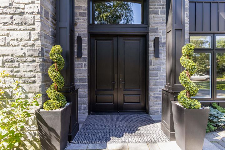 Photo 4 at 1489 Rogerswood Court, Lorne Park, Mississauga