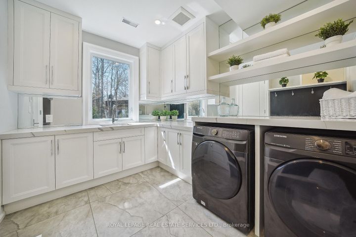 Photo 14 at 1489 Rogerswood Court, Lorne Park, Mississauga
