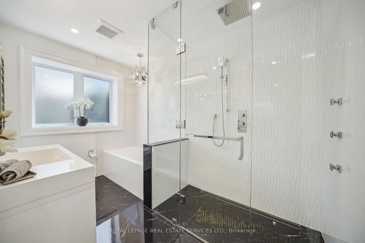 Photo 36 at 1489 Rogerswood Court, Lorne Park, Mississauga