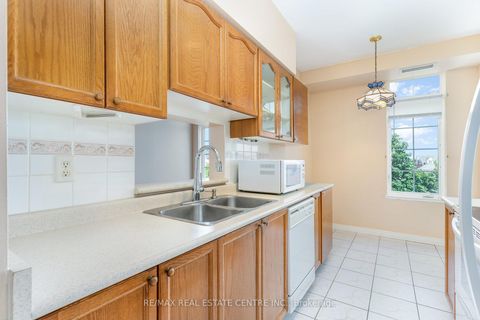 Photo 8 at 410 - 2301 Parkhaven Boulevard, RO River Oaks, Oakville