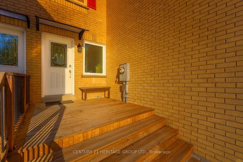 Photo 1 at 112 Sandfield Drive, Aurora Highlands, Aurora