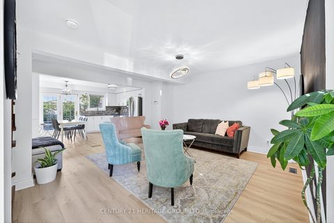 Photo 4 at 112 Sandfield Drive, Aurora Highlands, Aurora