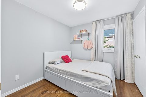 Photo 14 at 112 Sandfield Drive, Aurora Highlands, Aurora