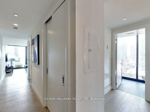 Photo 17 at 1407 - 224 King Street W, Waterfront Communities C1, Toronto