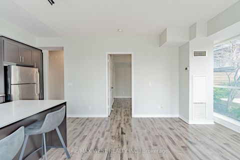 Photo 15 at 625 - 15 James Finlay Way, CFB, Toronto