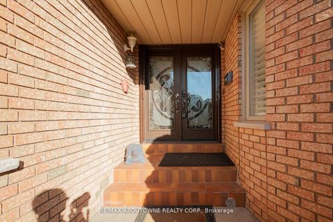 Photo 2 at 1398 Winterbourne Drive, CV Clearview, Oakville