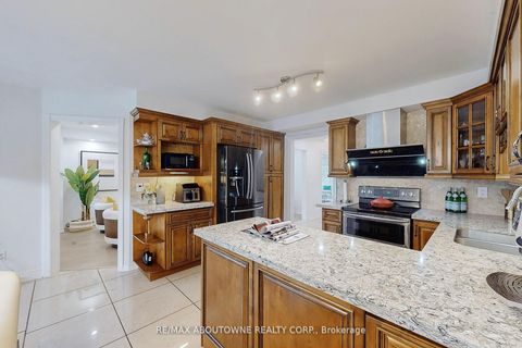 Photo 13 at 1398 Winterbourne Drive, CV Clearview, Oakville