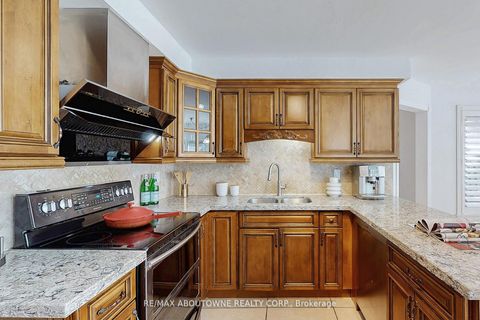 Photo 14 at 1398 Winterbourne Drive, CV Clearview, Oakville