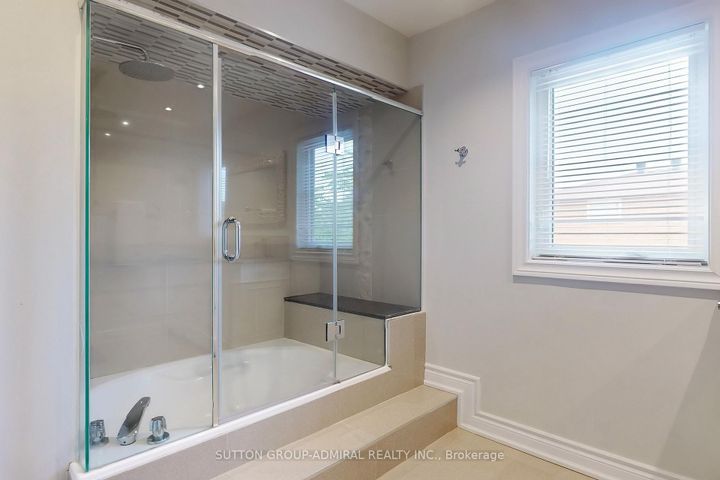 Photo 15 at 160 Marwood Place, Maple, Vaughan