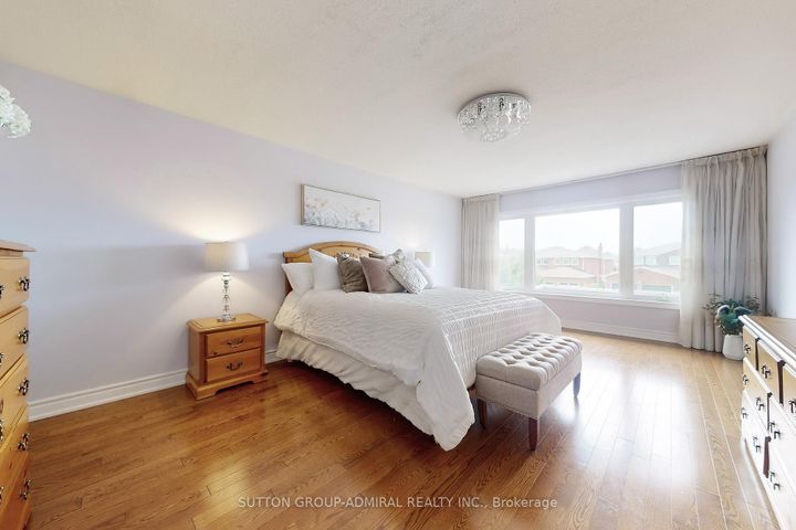 Photo 18 at 160 Marwood Place, Maple, Vaughan