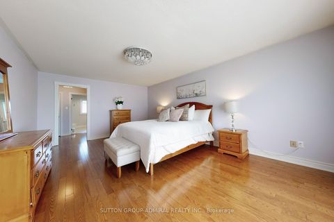 Photo 19 at 160 Marwood Place, Maple, Vaughan