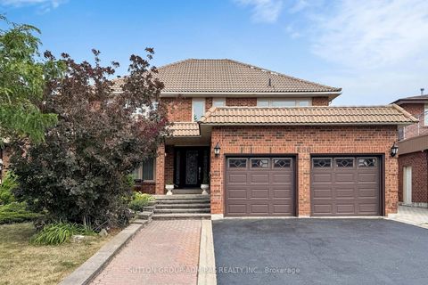 Photo 2 at 160 Marwood Place, Maple, Vaughan