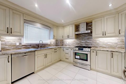 Photo 9 at 160 Marwood Place, Maple, Vaughan Photo 9 at 160 Marwood Place, Maple, Vaughan