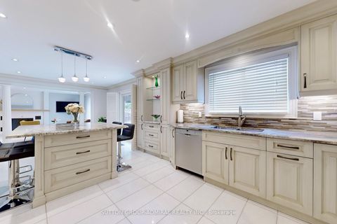 Photo 10 at 160 Marwood Place, Maple, Vaughan