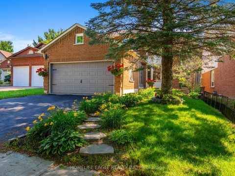 Photo 0 at 30 Moffat Crescent, Aurora Heights, Aurora