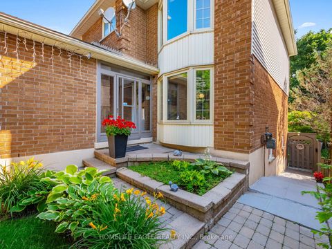 Photo 1 at 30 Moffat Crescent, Aurora Heights, Aurora