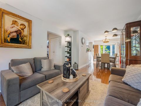 Photo 6 at 30 Moffat Crescent, Aurora Heights, Aurora